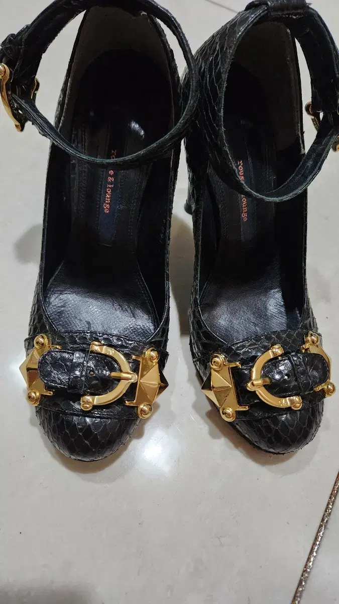 Lew & Lounge Strap Heel 230