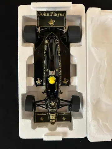 MC스 로터스 르노 98T 1/18 JPS 아나토레 세나