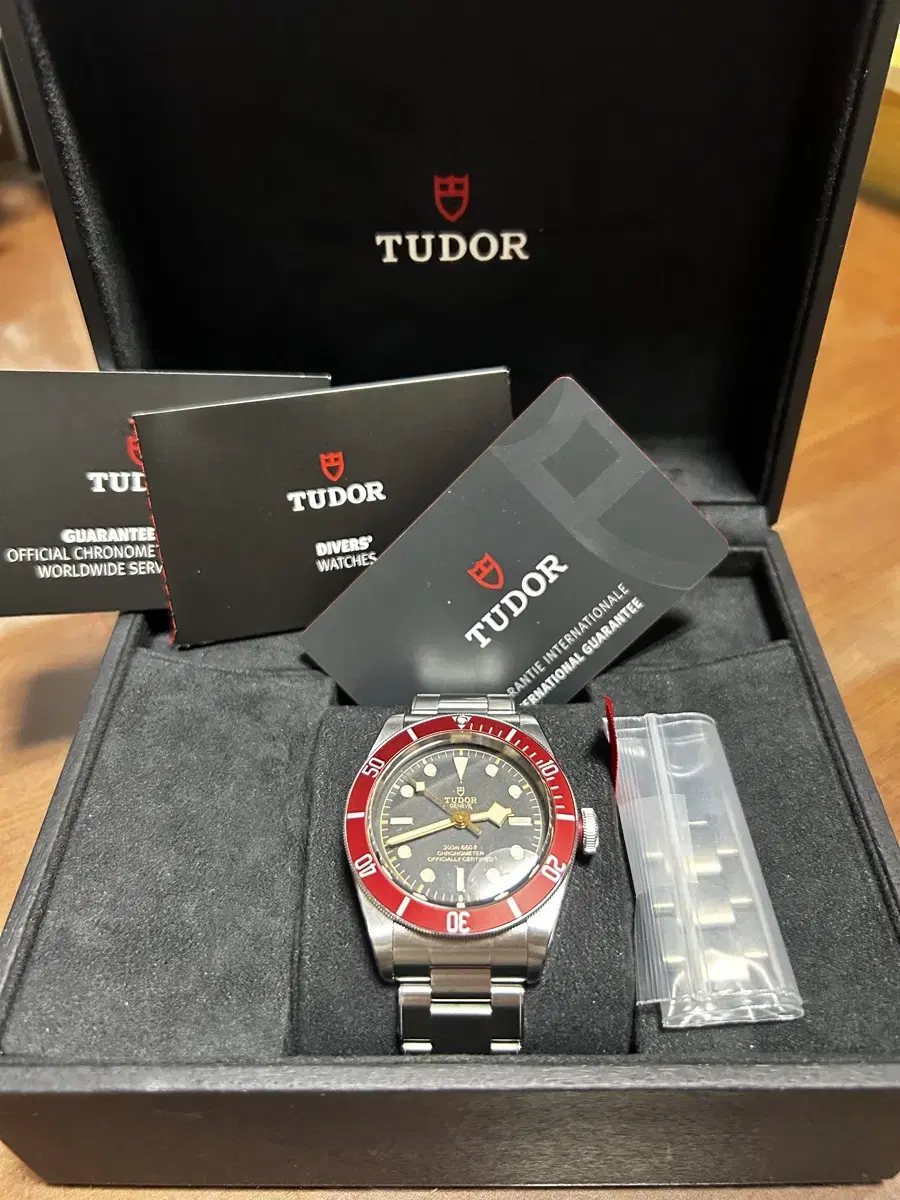 튜더 블랙베이 버건디 41mm