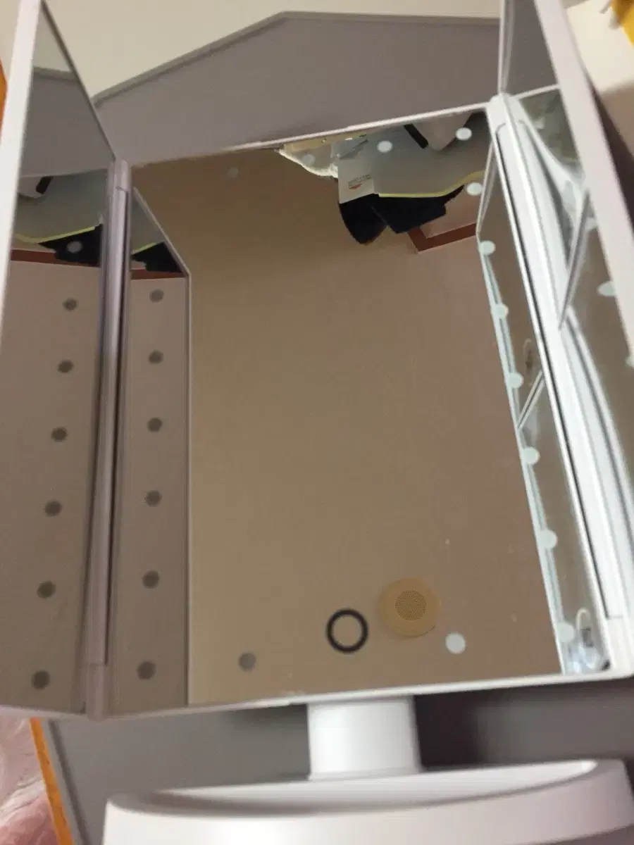LED makeup mirror