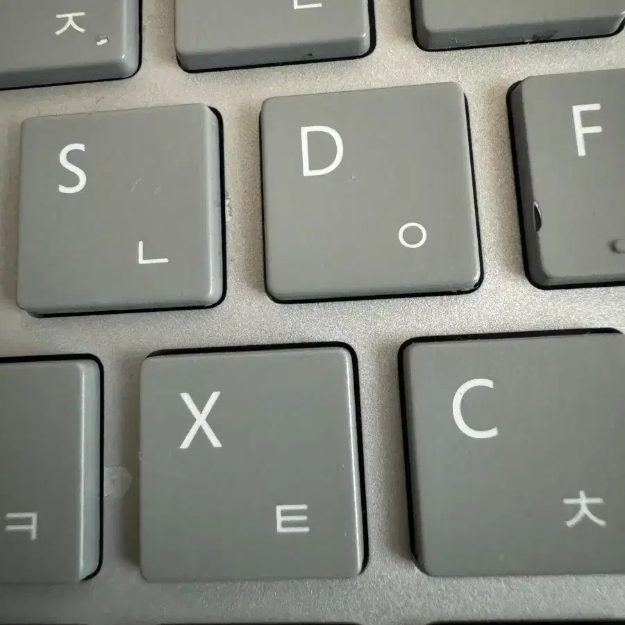 마이크로소프트, 스냅드래곤 X 탑재한 더 작은 서피스 프로랑 서피스 랩탑 개발 중이래 : r/Surface, image size:900x900