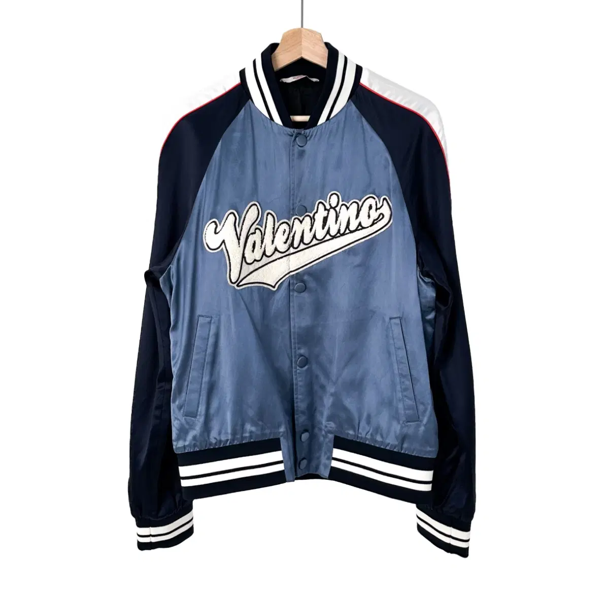 46] Valentino 23ss メンズウェーブロゴサテンパッチボンバーテディ 
