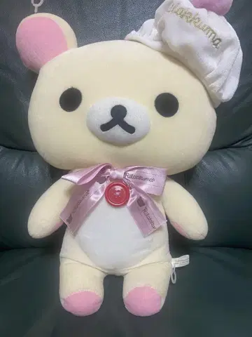 코리락쿠마 옷을 차려입은 베레모 봉제 인형