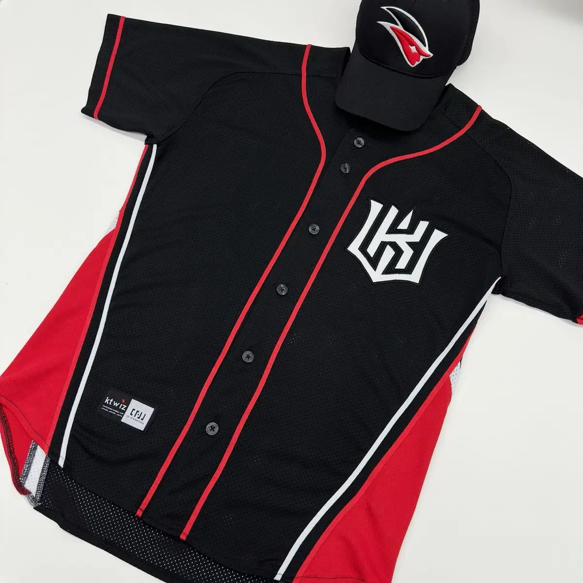 野球　韓国 kt wiz ユニフォーム KTウィズ ユニフォーム M 韓国プロ野球 ウェア 赤 レッド グッズ