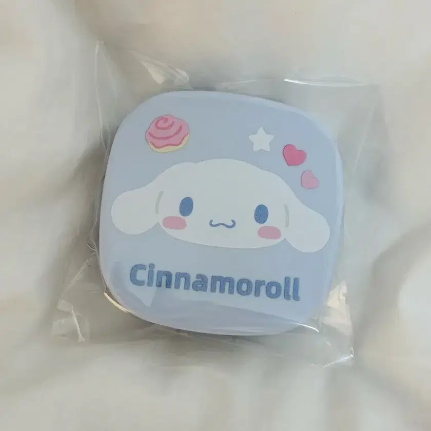 Sanrio Shinamoro Lens Case/Ive Boynextdoor Plave Poca on Sanrio Shinamoro Lens Case/Ive Boynextdoor Plave Poca on