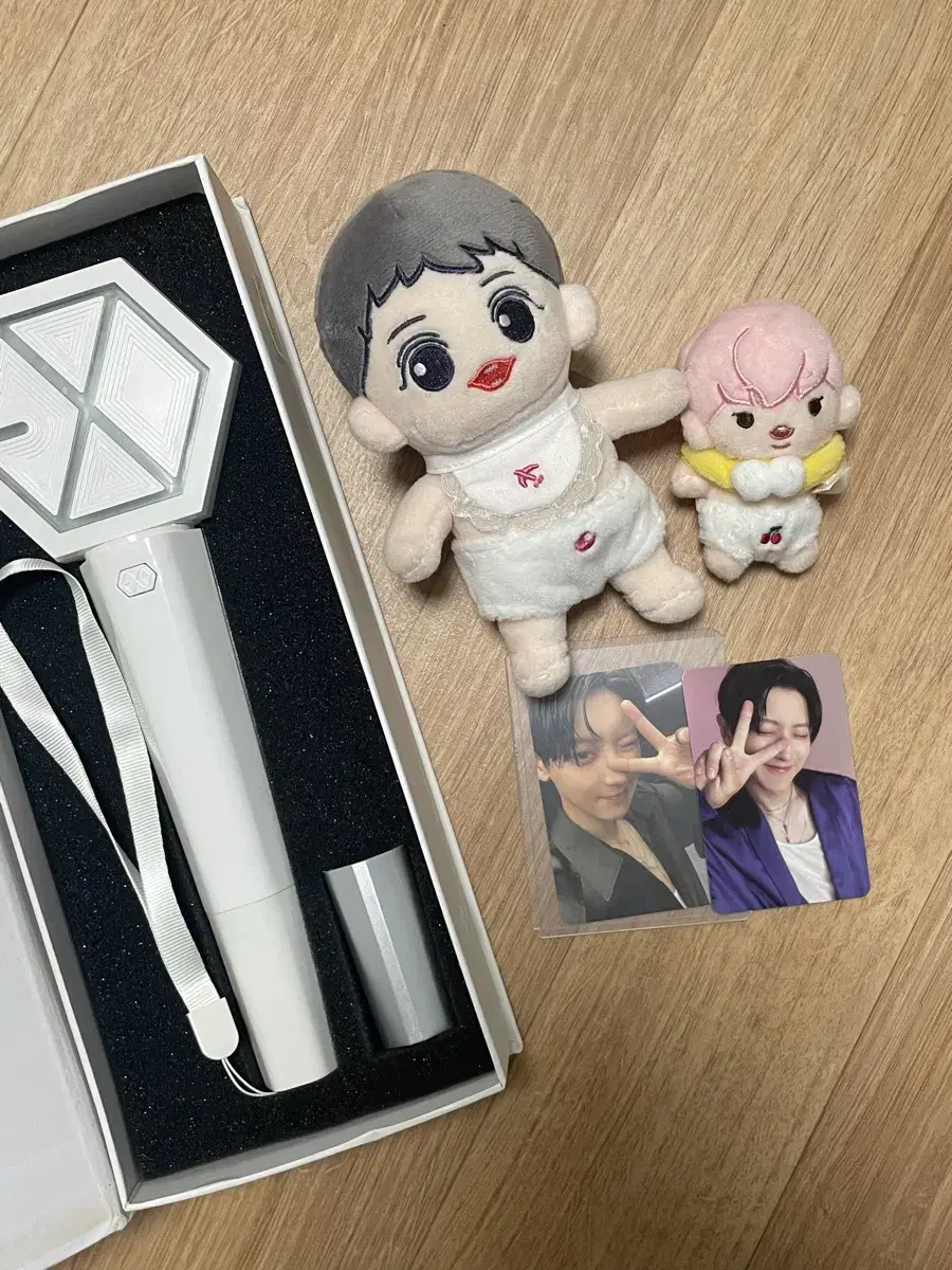 Exo Chan-yeol photocard and lightstick bulk wts