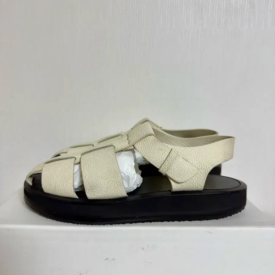 Fluffy Citrus Kumo Sandals 37 on Bunjang Global Site.