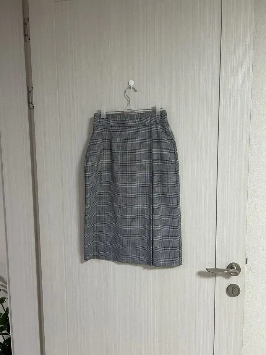 UNIQLO H-Line Skirt