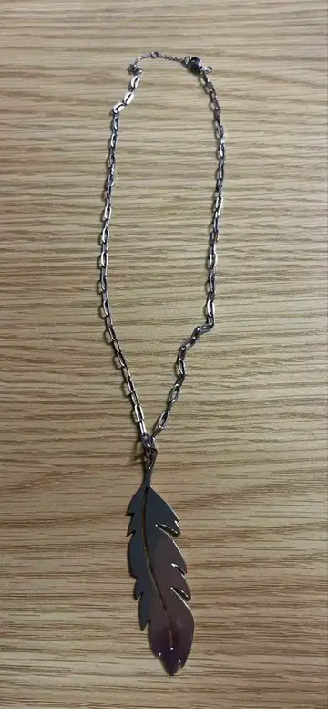 새상품급 페더 목걸이 바니스 뉴욕