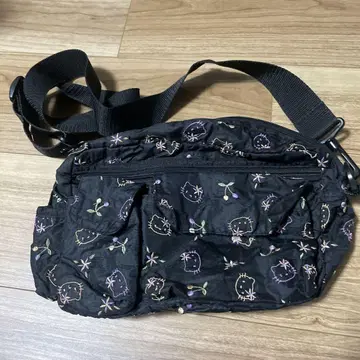 헬로키티 꽃무늬 숄더백