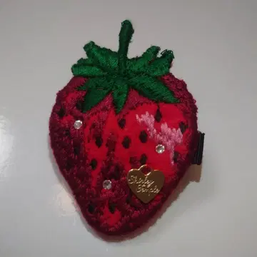 Shirley Temple 셜리 템플 딸기 자수 브로치 클립