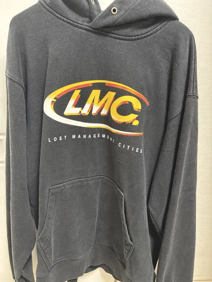 LMC 후드티