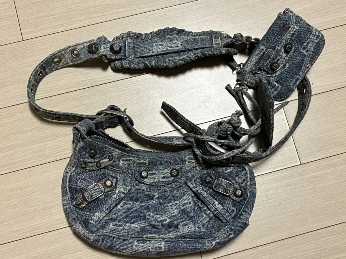 (네고가능) 발렌시아가 르 카골 데님 ax