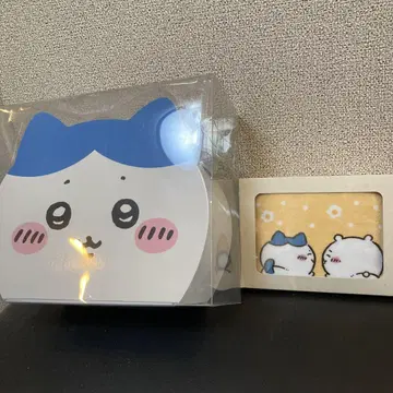 귀여운 캐릭터의 원형 아이템 하치와레 치이카와 가방과 손수건.