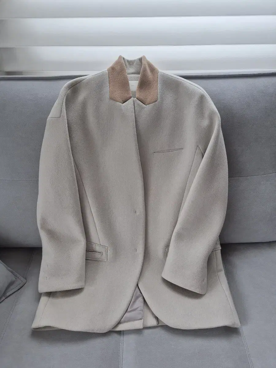 Relief momo jacket