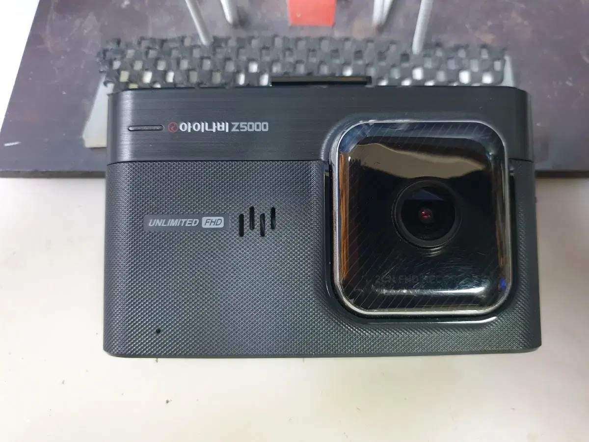 정비된 아이나비 Z5000 앞쪽 본체만.