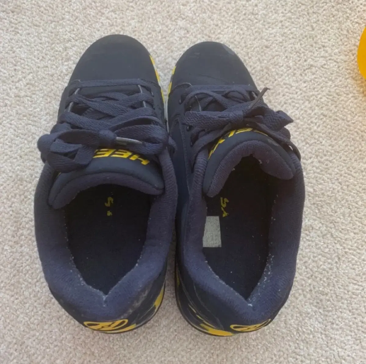 Hillis Black Wheel Shoes Size 240