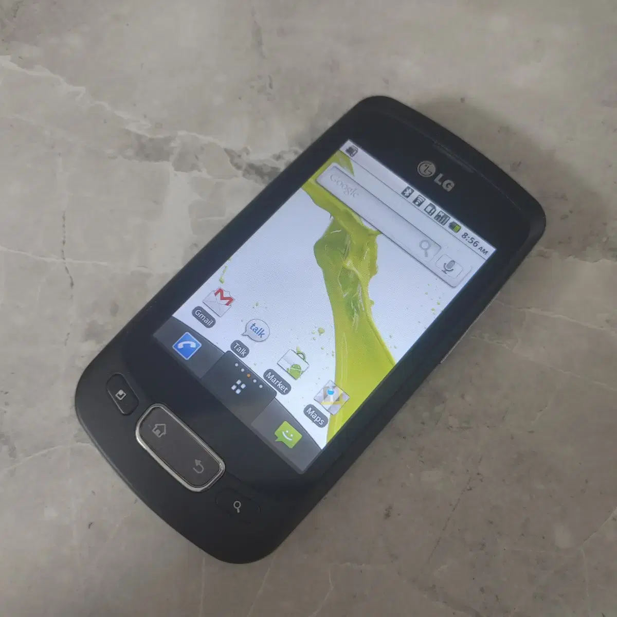 韓国　LG Optimus  紙袋　コン・ユ LG-Optimus-Chic_1.jpg