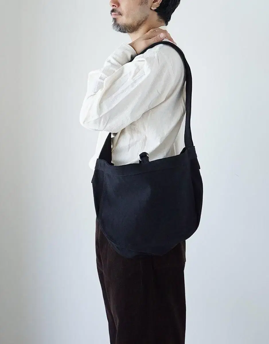 타이가 타카하시 (T.T) 뉴스보이백 LOT 018