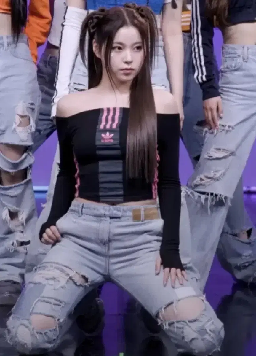 유이브 한소희 아디다스 오프숄더 빈티지