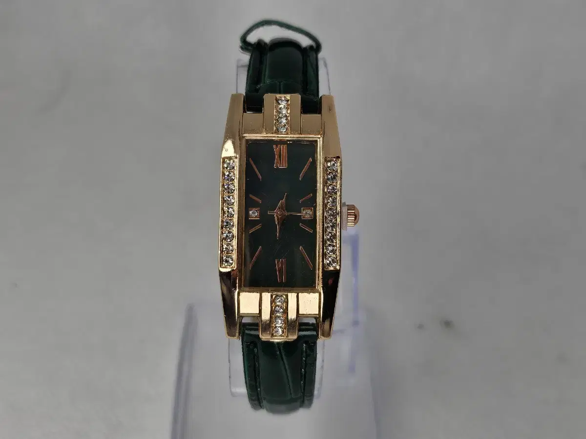 Women's krystal square watch