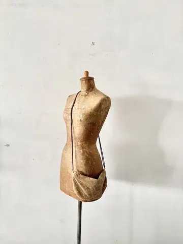 미나 페로헨 탬버린 컷 백 베이지
