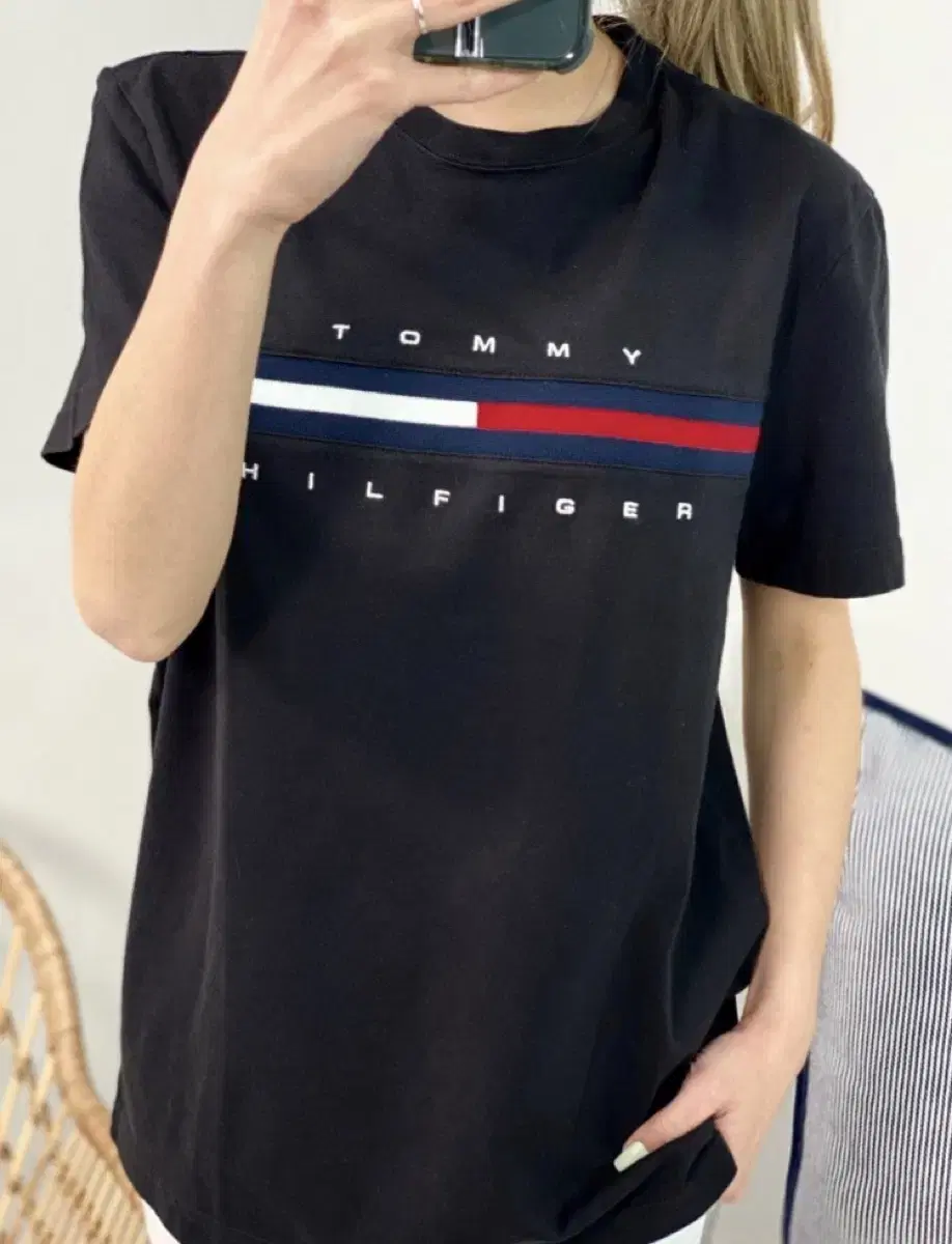 새상품)타미힐피거 플래그 스트라이프 반팔티셔츠 블랙