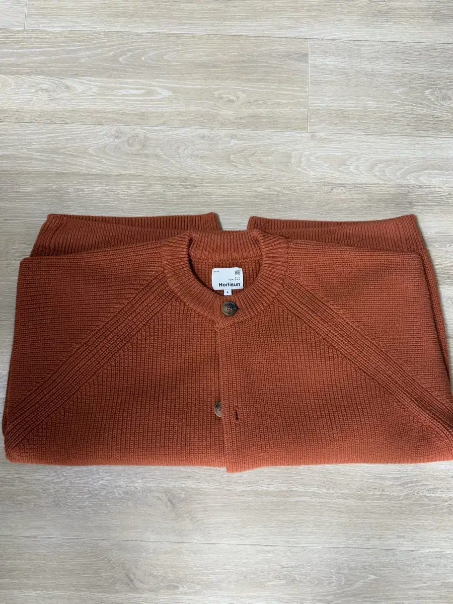 Hollisun Fine Wool Orange Round Knit Cardigan