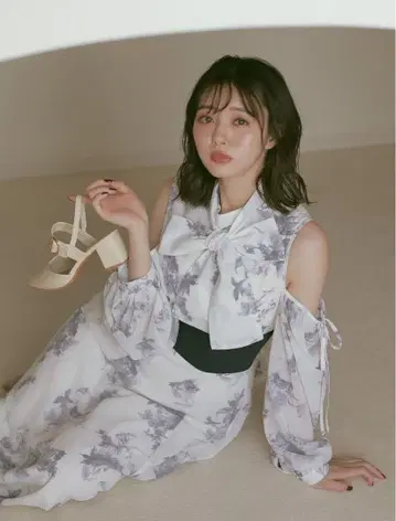 An MILLE 안미르 리브 벨트 플라워 원피스