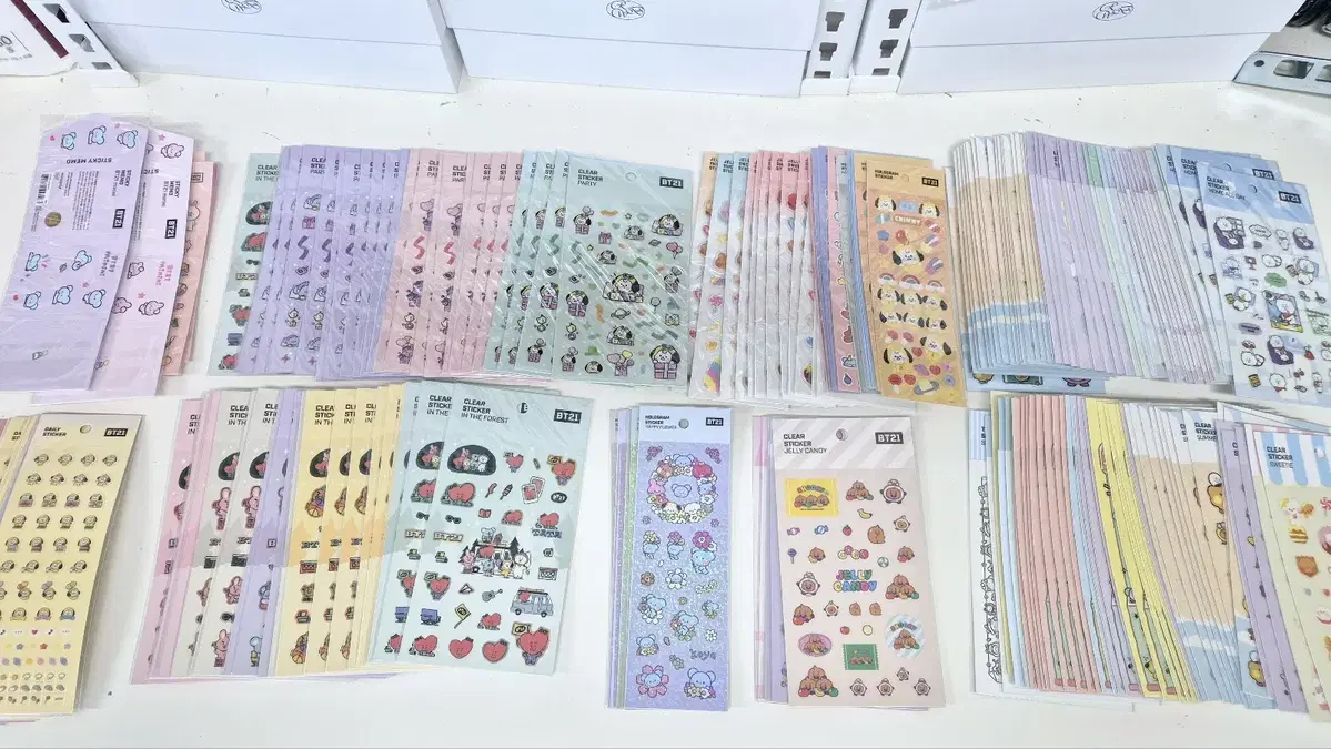BT21 스티커세트 (2장세트)  원가이하 판매합니다. (재고처리)