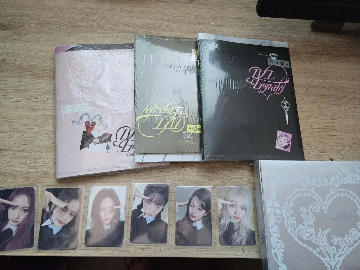 아이브 엠파시 앨범 미개봉 4장+포카 판매합니다