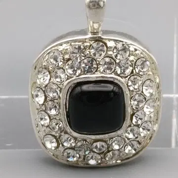 오닉스 펜던트 탑 ~칠흑의 고요함과 반짝이는 원무~