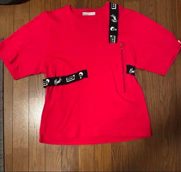 BAWL 테이프 디자인 티셔츠 지퍼 포켓 부착