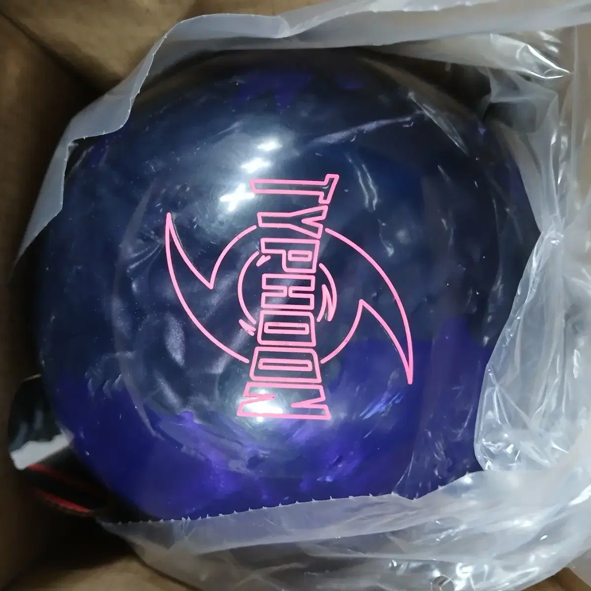 Free delivery feeFree new bowling ball Storm Typhoon 15lbs.