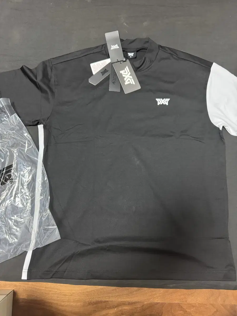 정품새제품 PXG 모크넥 골프 반팔 2XL 블랙앤화이트
