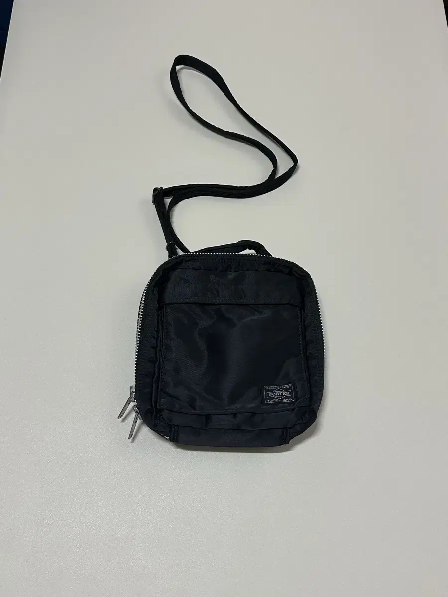 포터(porter) 탱커 스퀘어 숄더백 블랙