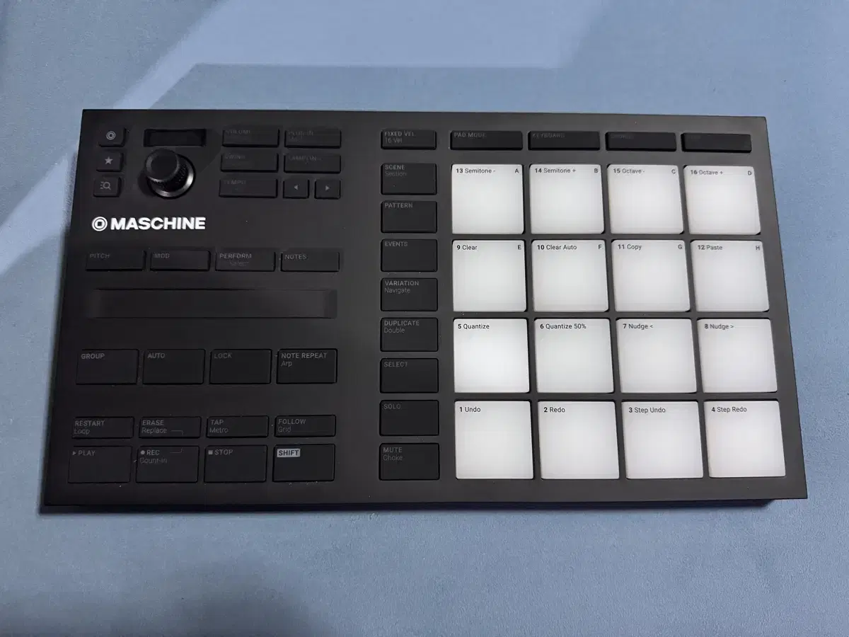 NI MASCHINE MIKRO MK3 머신 마이크로 팝니다.