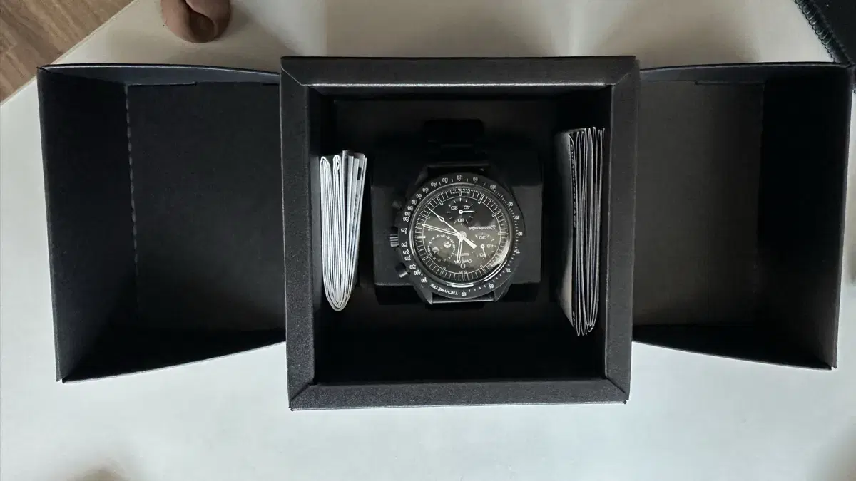 Omega x Snoopy Mission to the Moon Fei