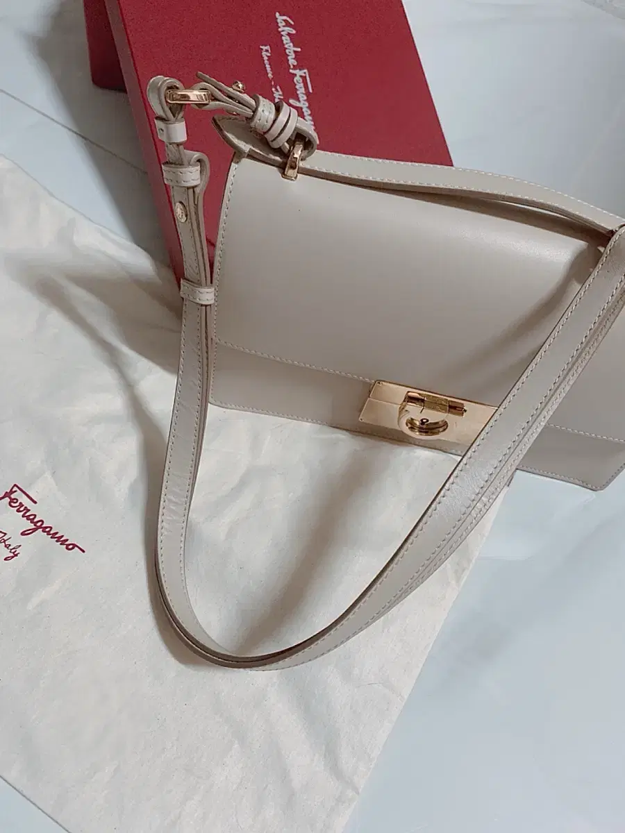 페라가모 가방 ferragamo 페라가모 숄더백 페라가모 토트백