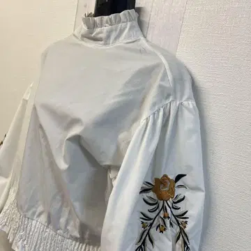 BLANCHE 자수 화이트 벌룬 슬리브 자켓