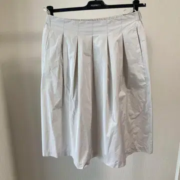 페세리코 탄력감 광택 소재 스커트