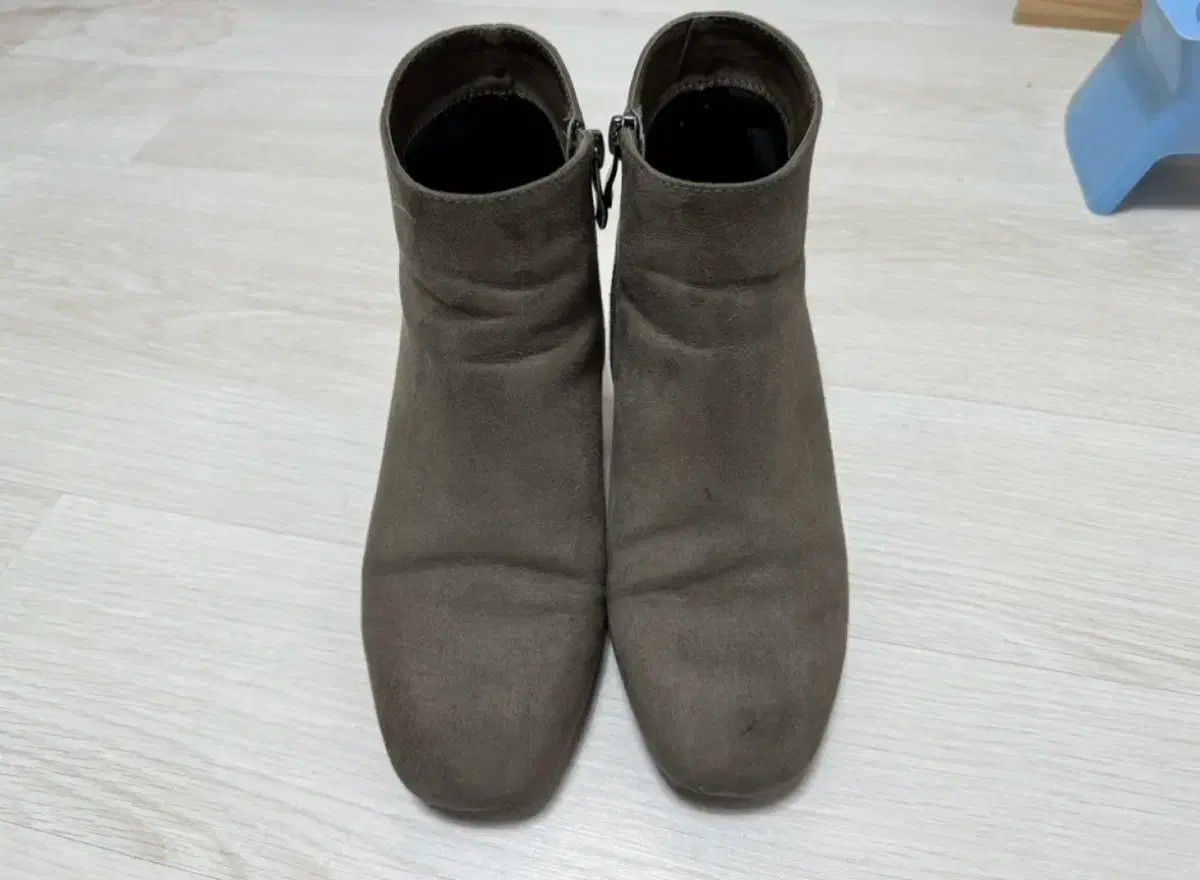 카키색 스웨이드 앵클부츠 250