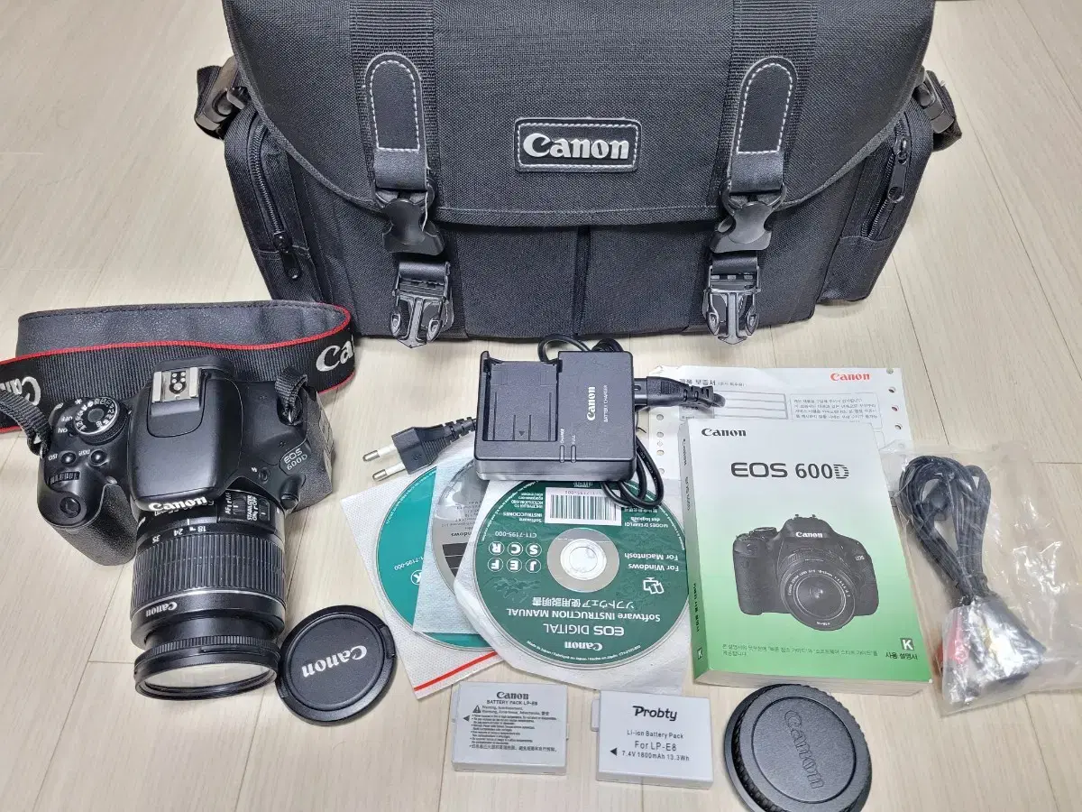 キヤノンデジタル一眼レフカメラEOS 600Dと18-55レンズセット 