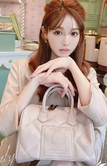 Rady 베이지 퀼팅 핸드백