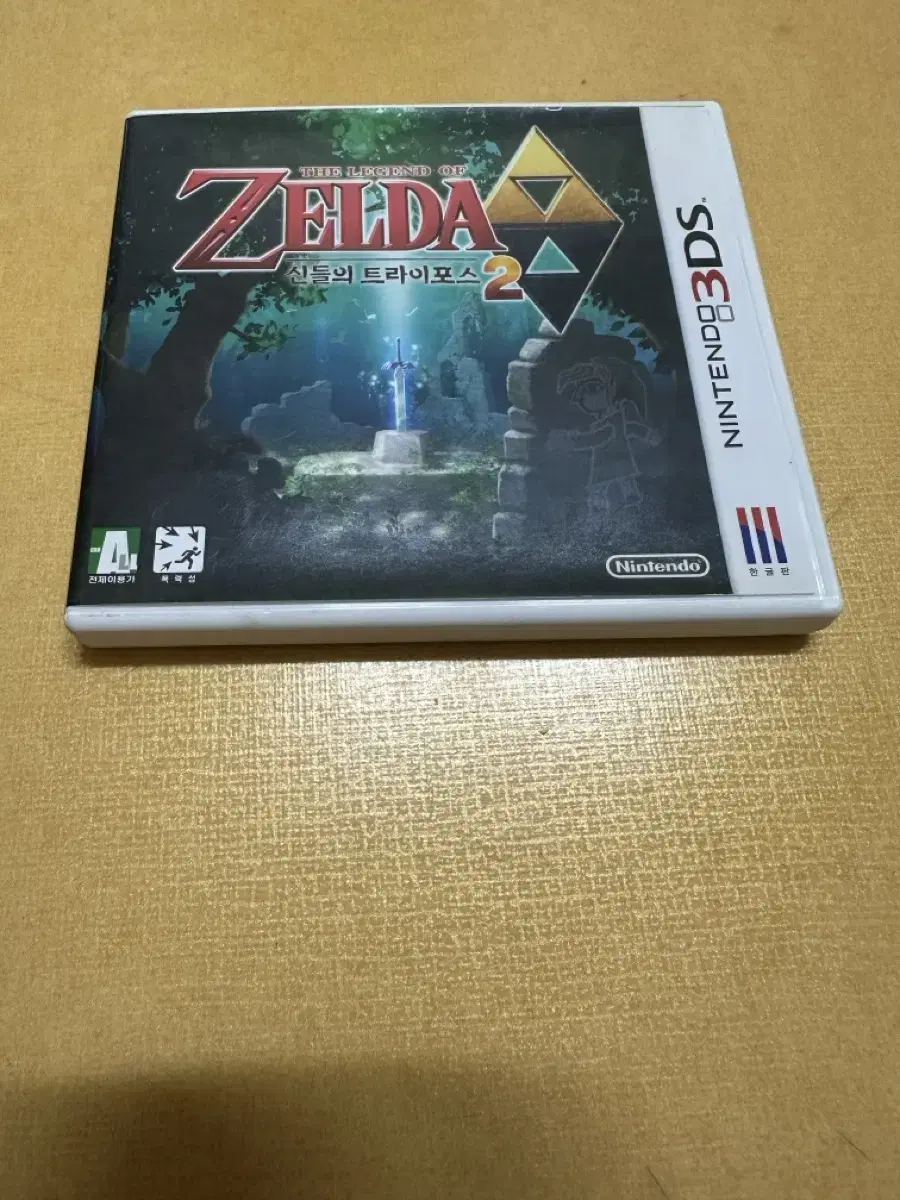 닌텐도 3DS 젤다 신들의 트라이포스2 판매합니다.