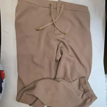 안코키네 베이지 드로우 스트링 슬랙스