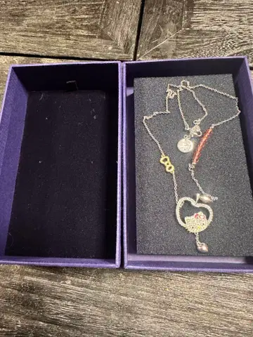 스와로브스키 헬로키티 사과 디자인 목걸이