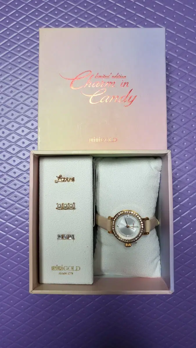 Mini Gold Wristwatch Women's ( New )