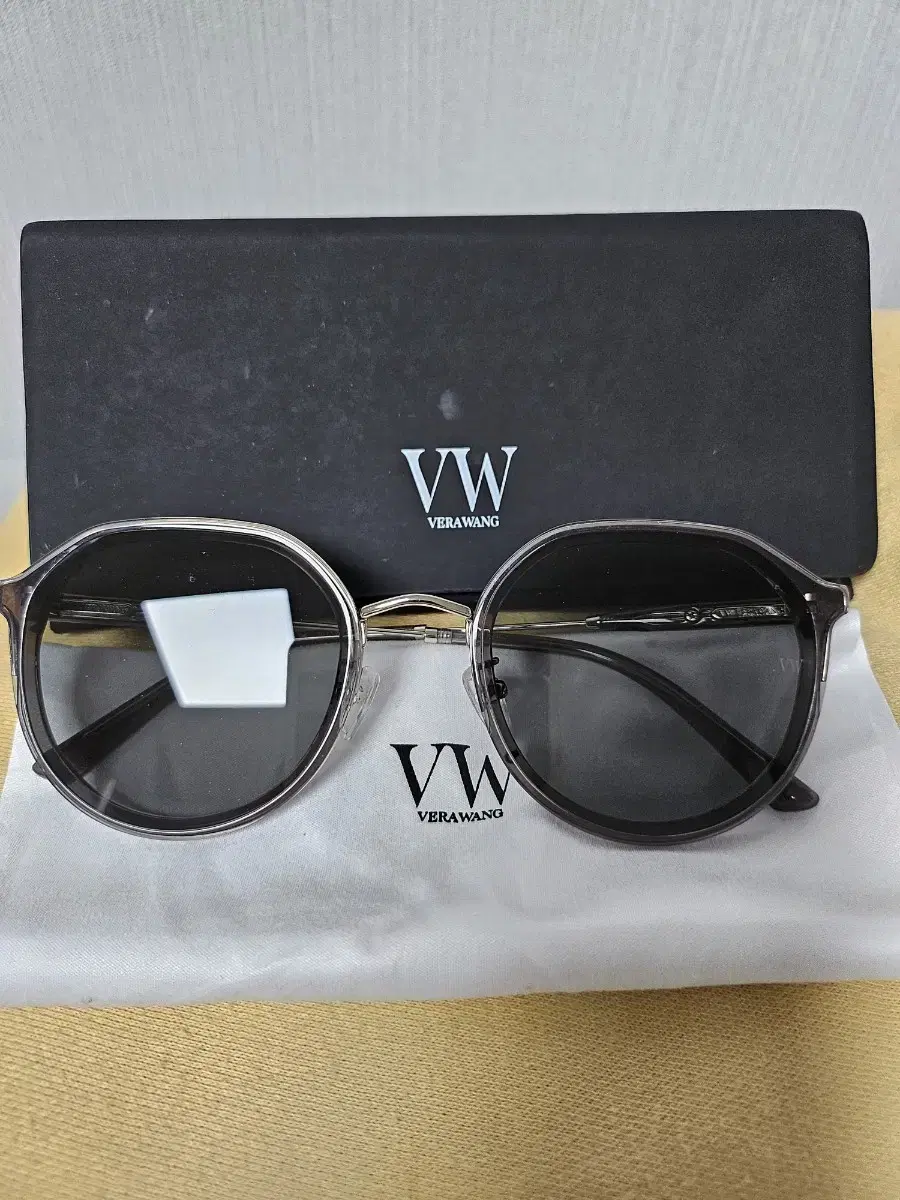 Sunglasses (Vera Wang)