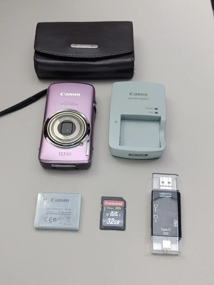 Canon IXUS 200 Ready-to-use Travel Digital Camera